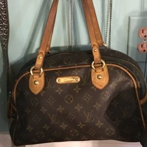 Authentic Luis Vuitton tote back 100%
